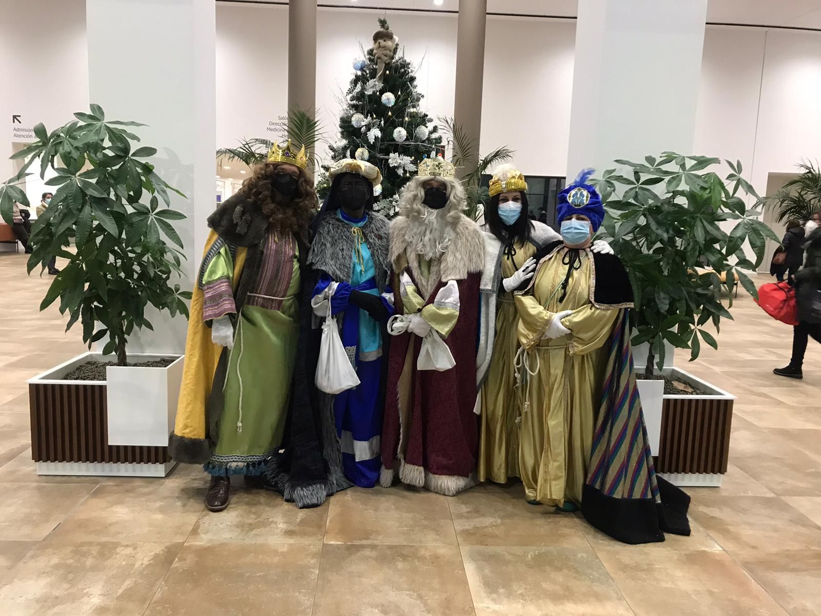 Los Reyes Magos visitan el Hospital Universitario de Salamanca.