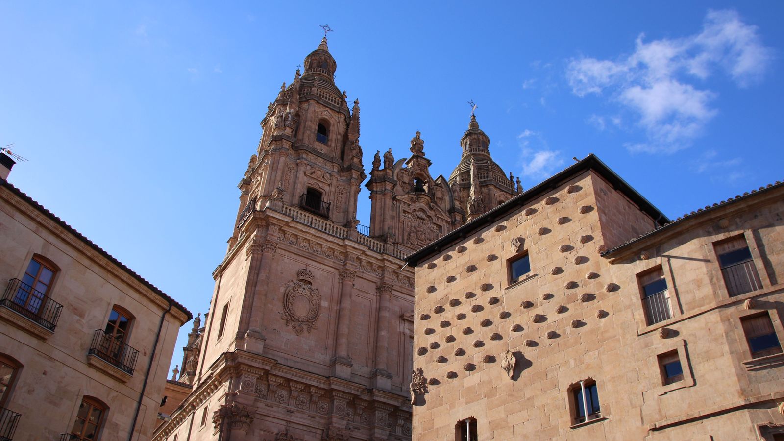 La Casa de las Conchas y la Clerecía, Salamanca La Casa de las Conchas y la Clerecía, Salamanca