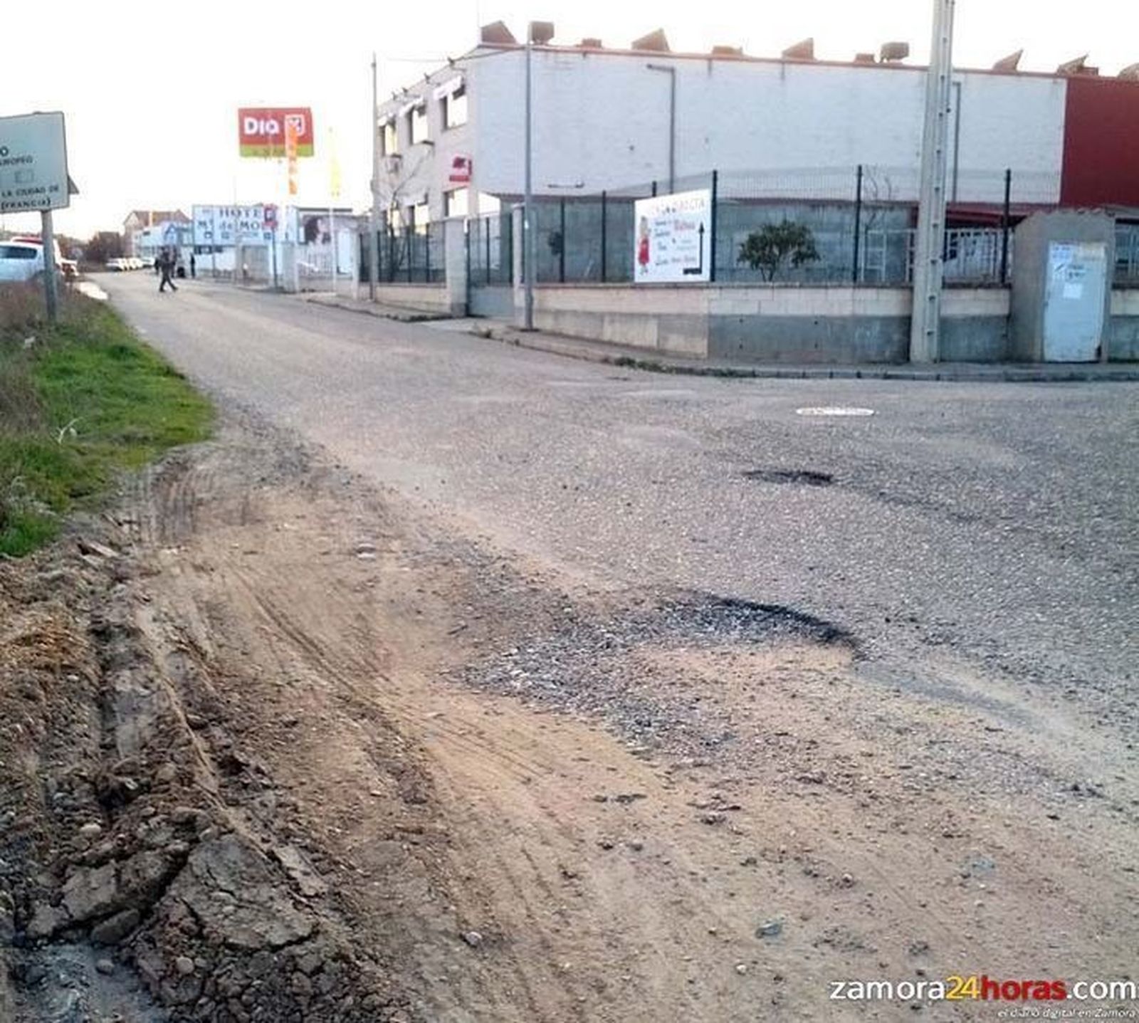 Critican el mal estado de los viales y el pavimento del polígono industrial de Toro