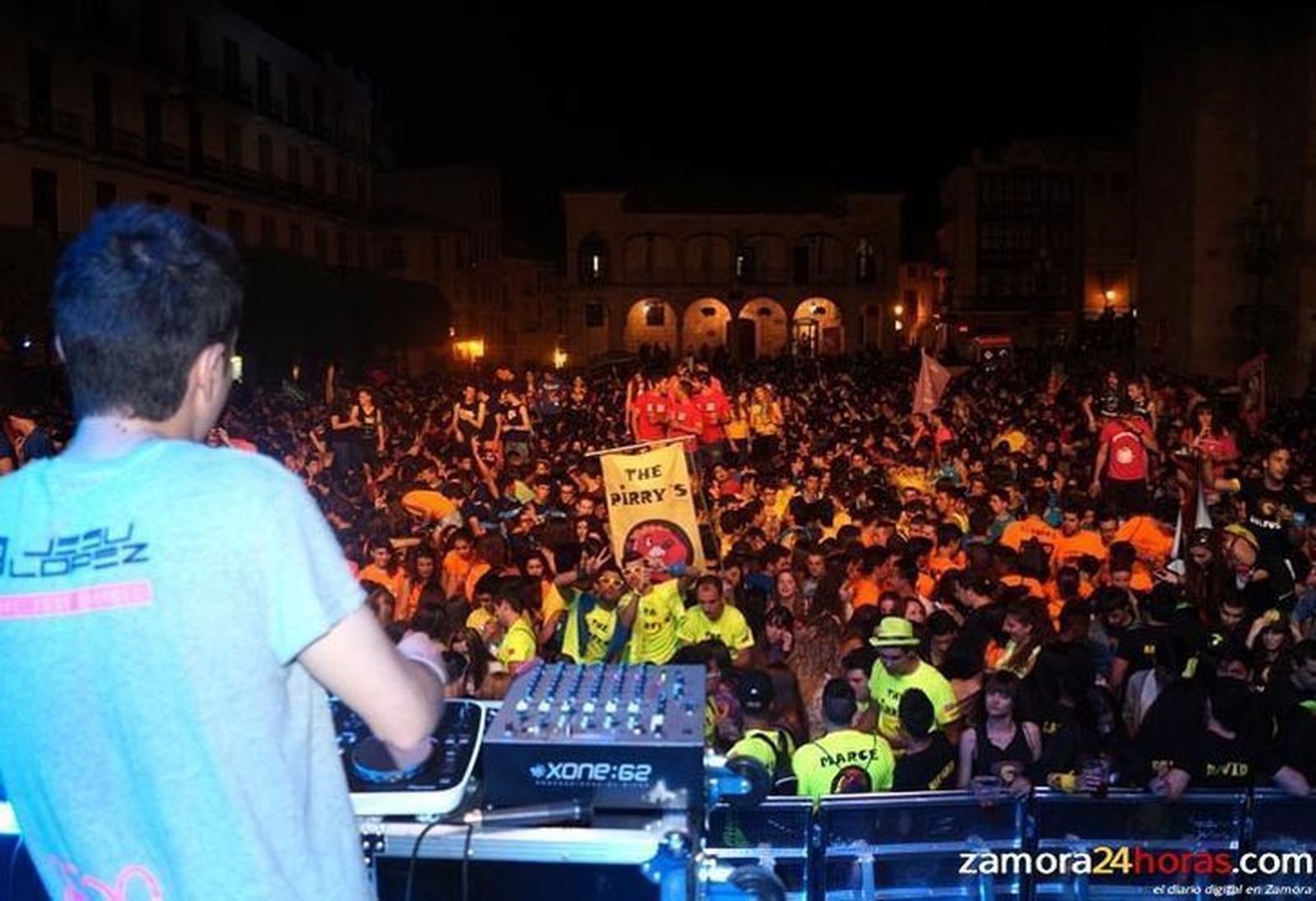 Camela y Jesu López revientan la Plaza Mayor
