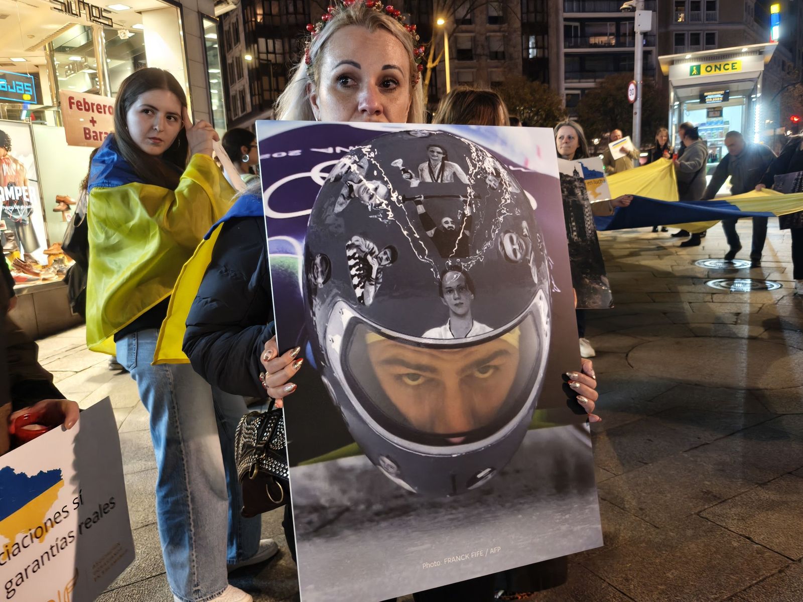 La Asociación de Ucranianos de Salamanca recorre la calles de la capital