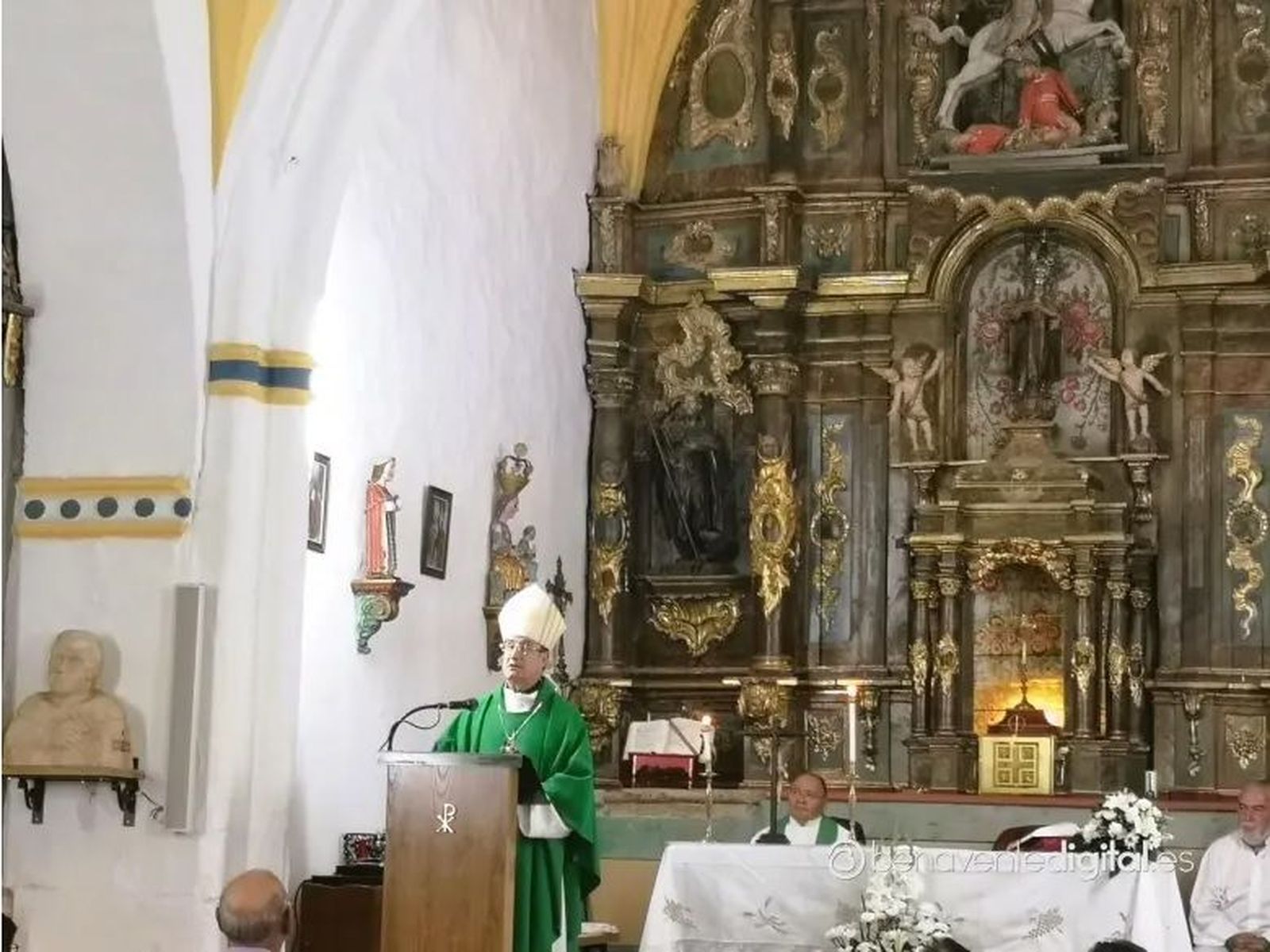 El Obispo de Astorga, durante el acto religioso