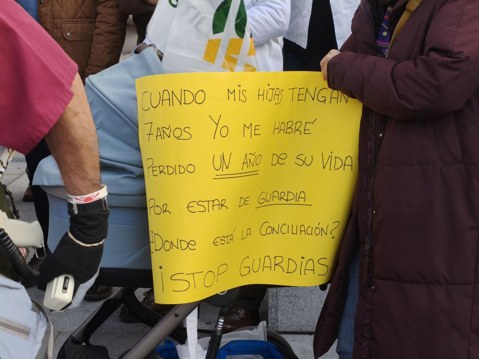 Los médicos se concentran en Salamanca a las puertas del CAUSA por la huelga de facultativos