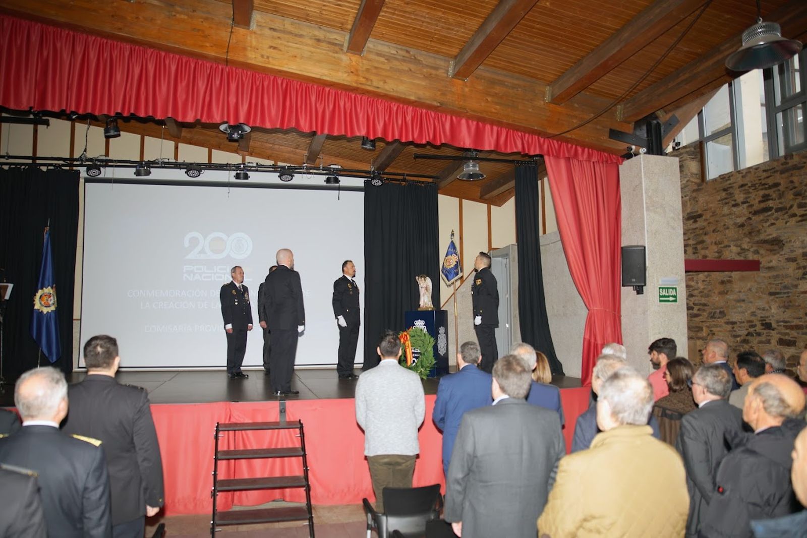 GALERÍA | Revive en imágenes el homenaje a la Policía Nacional en Alcañices