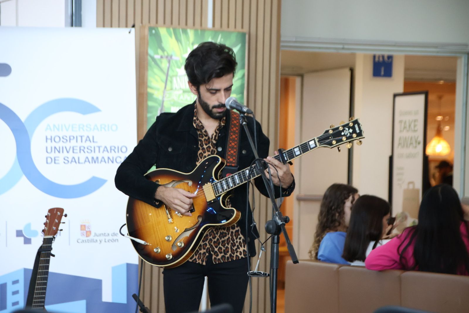 Concierto en el hall principal del Hospital de Salamanca, enmarcado dentro de los actos del 50 Aniversario del Hospital Clínico Universitario de Salamanca