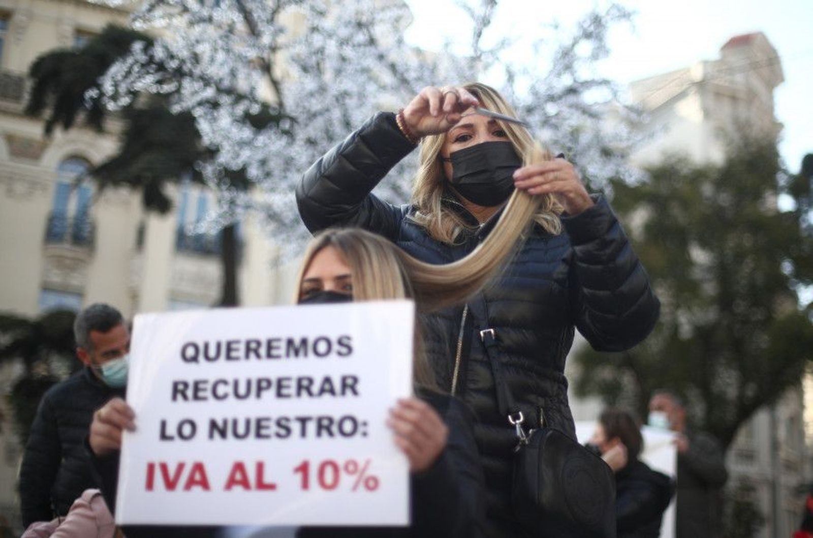 Concentración para exigir ayudas a las peluquerías