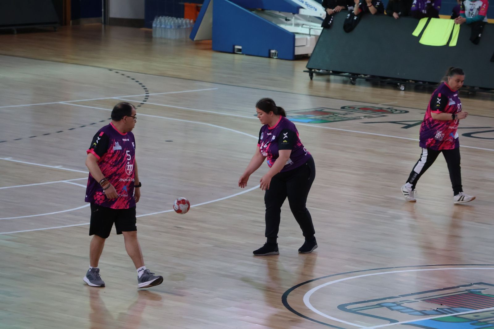 GALERÍA | El pabellón Ángel Nieto acoge el V Torneo de Balonmano Adaptado