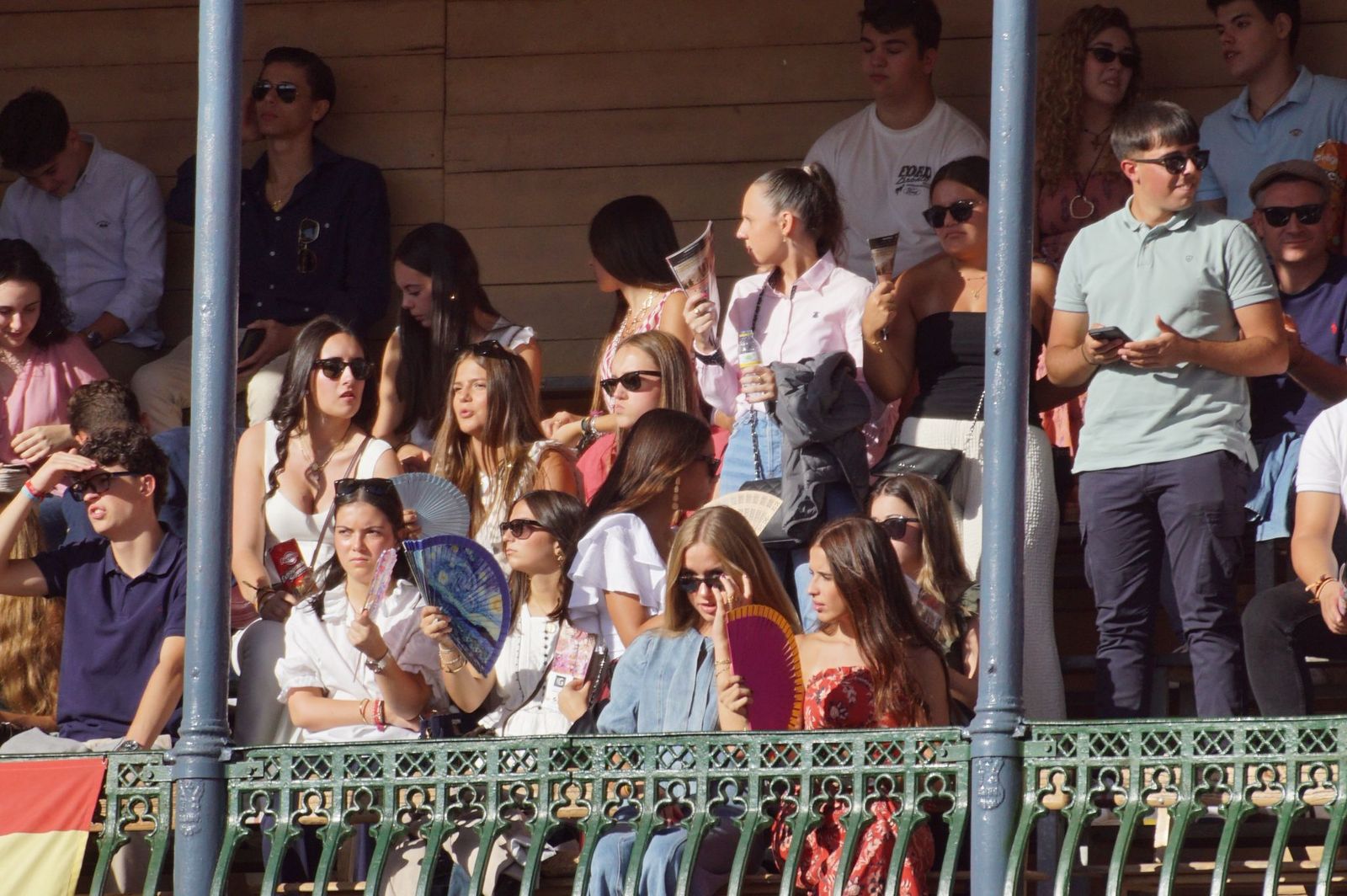 Así se ha vivido la primera corrida de la feria 2025 en La Glorieta: imágenes del ambiente en los tendidos y en el patio de cuadrillas