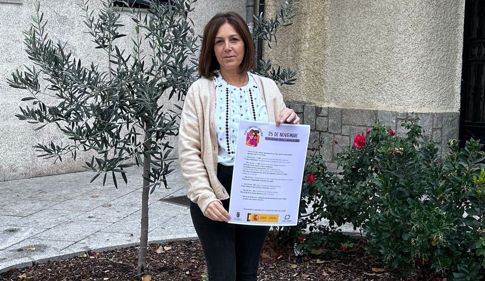 La edil de Villamayor Soledad García presenta las actividades del 25N