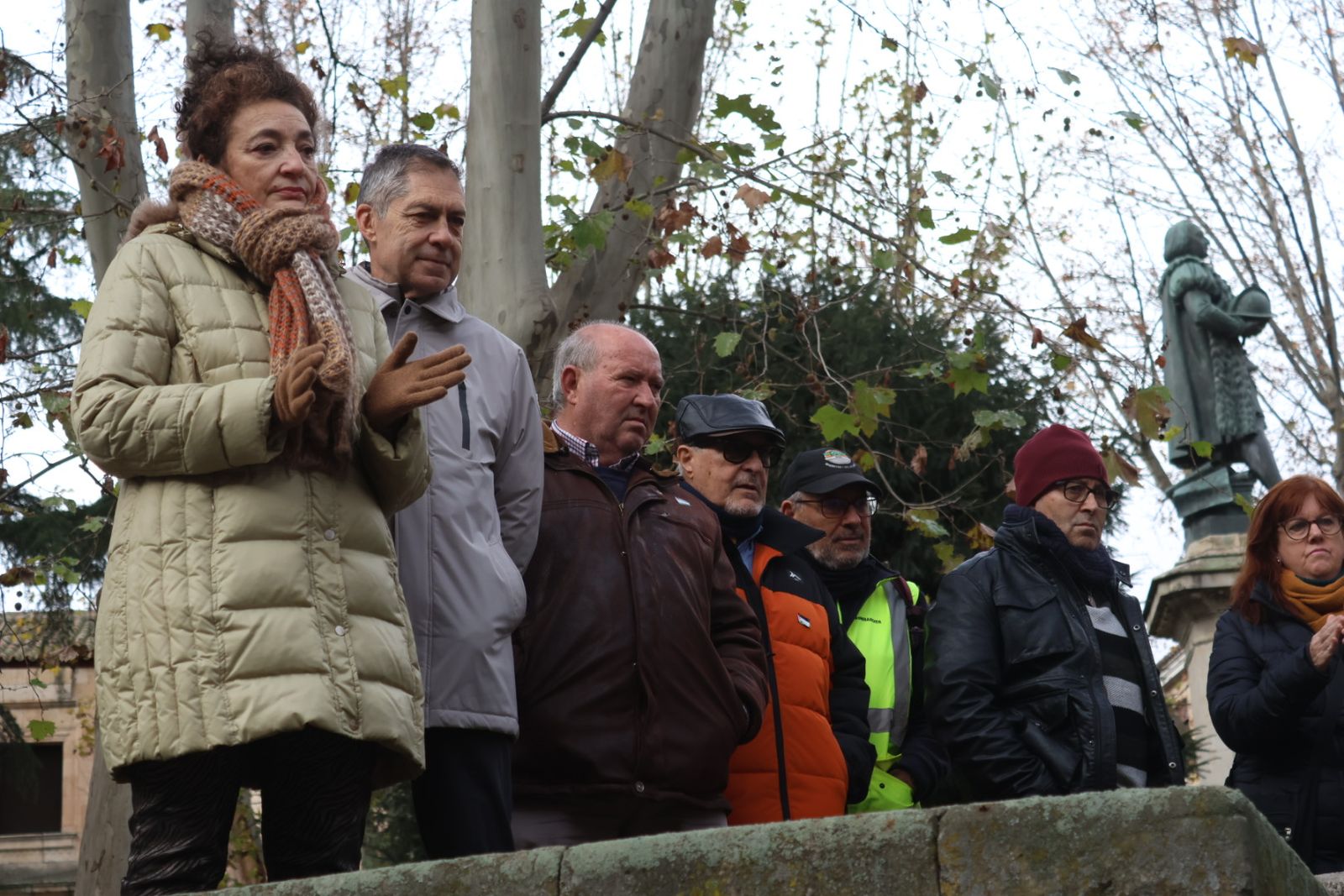 Manifestación por el ex fiscal general frente a la sede de los juzgados
