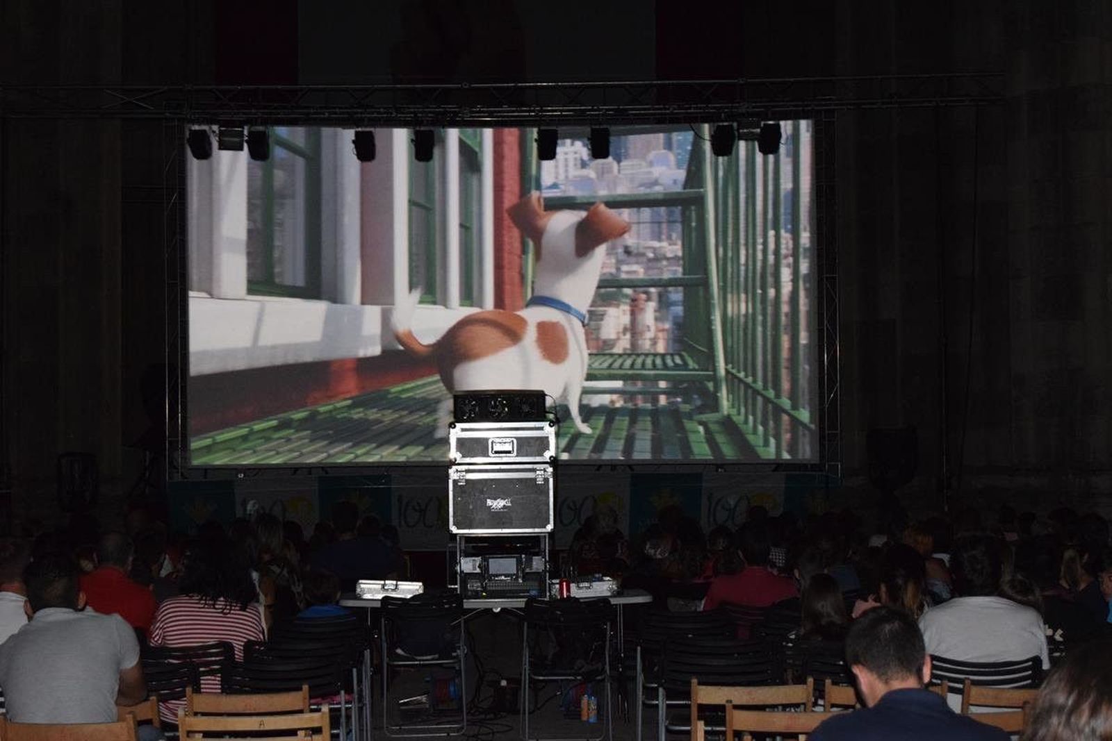 Caja Rural de Salamanca lleva el cine al aire libre a Alba de Tormes