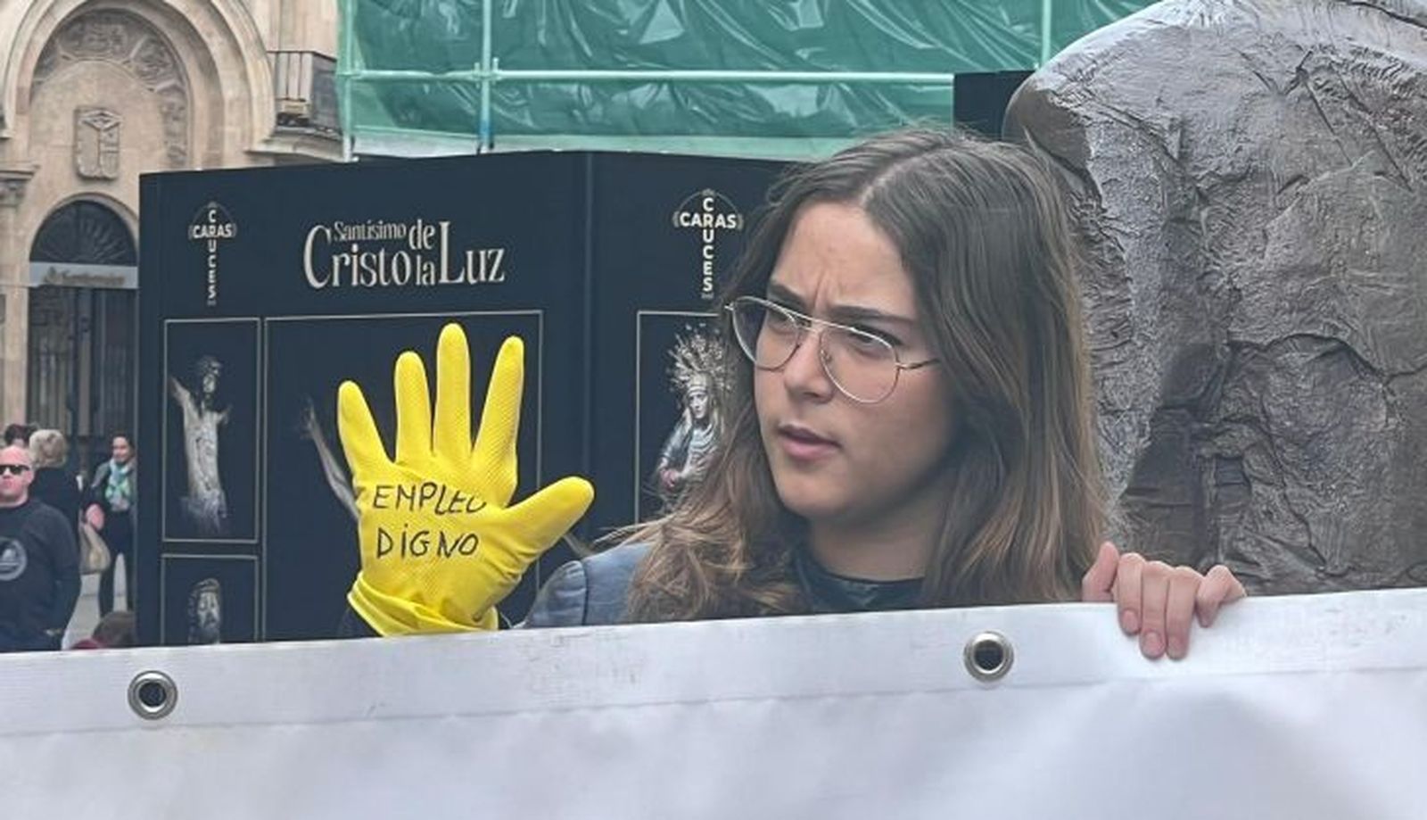Manifestante en la plaza del Liceo