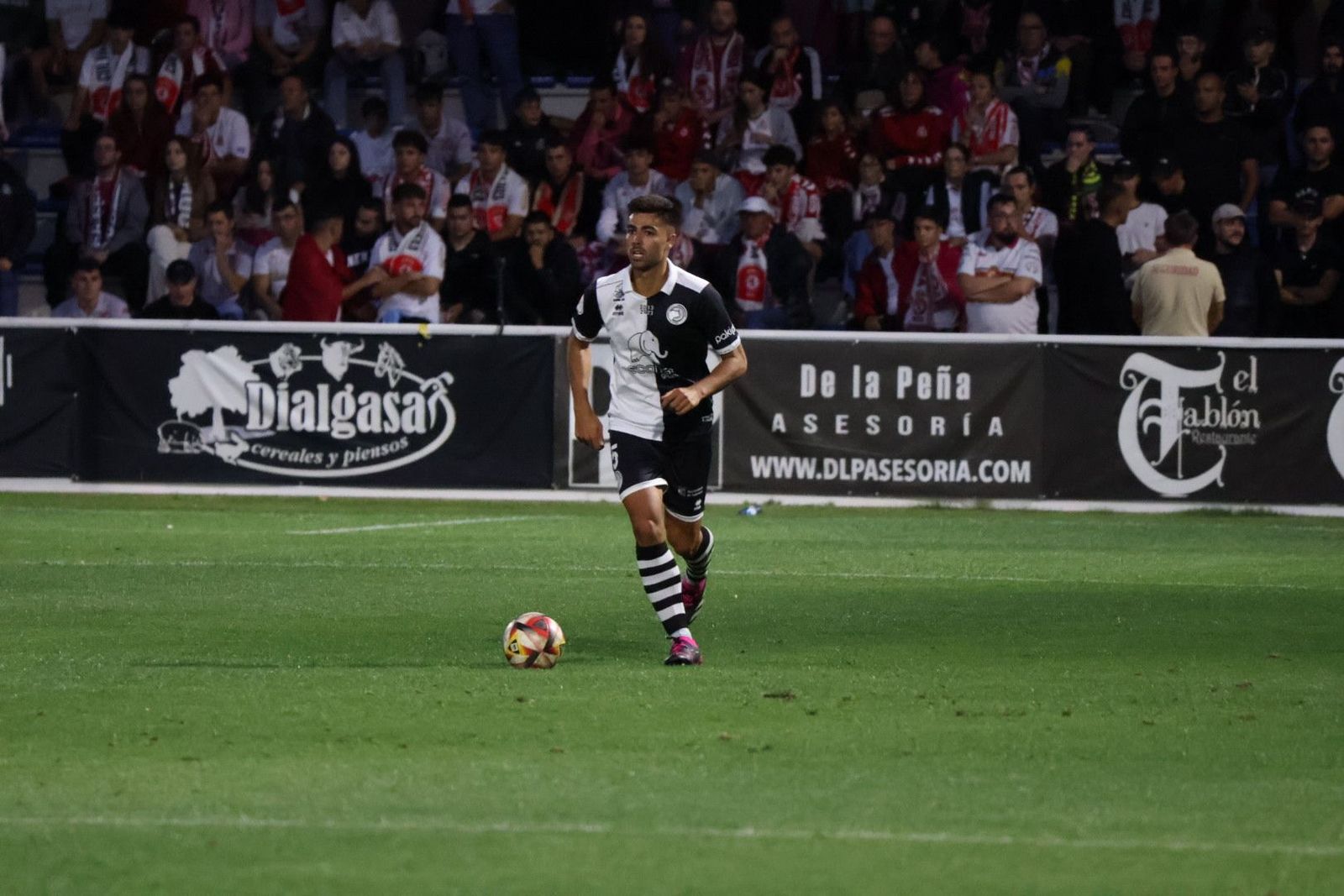 Erik Ruiz, ante la Cultural | FOTO ANDREA MATEOS