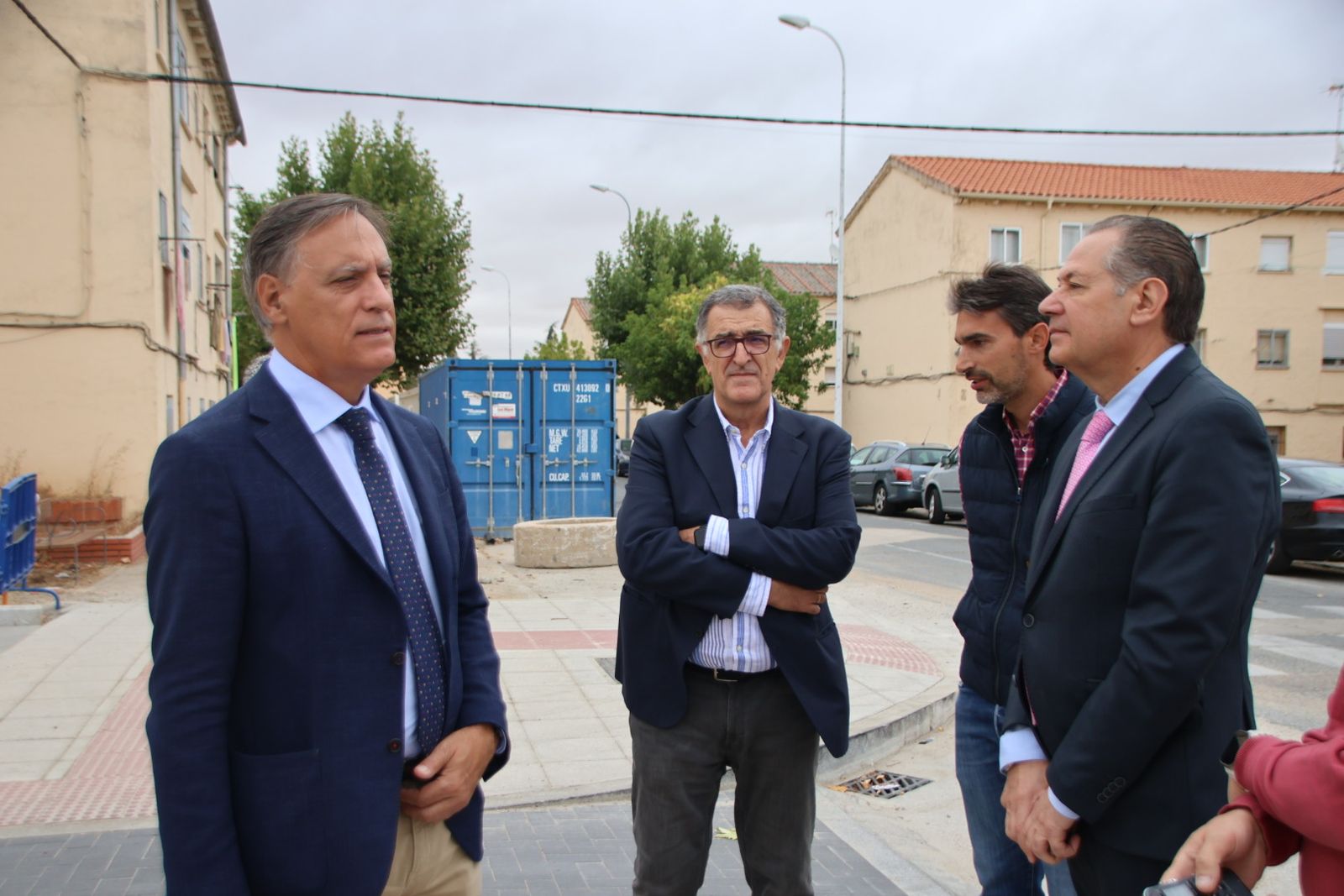 El alcalde de Salamanca, Carlos García Carbayo, visita las obras de urbanización del barrio La Vega