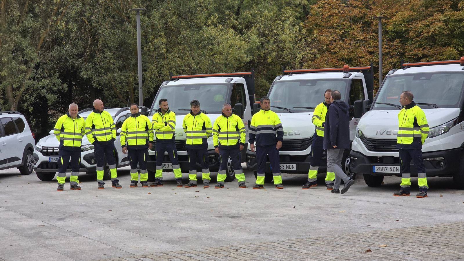 El concejal de Fomento, Fernando Carabias, presenta la nueva maquinaria para el mantenimiento de viales de la ciudad