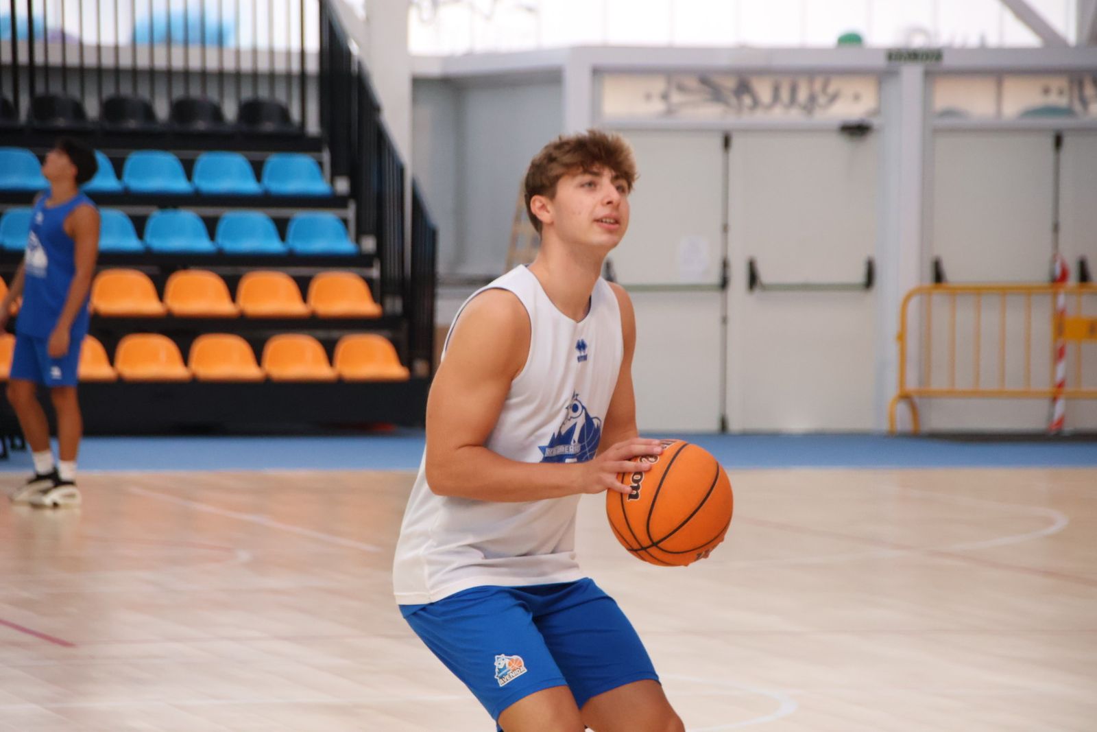 Primer entrenamiento de Perfumerías Avenida de Tercera FEB