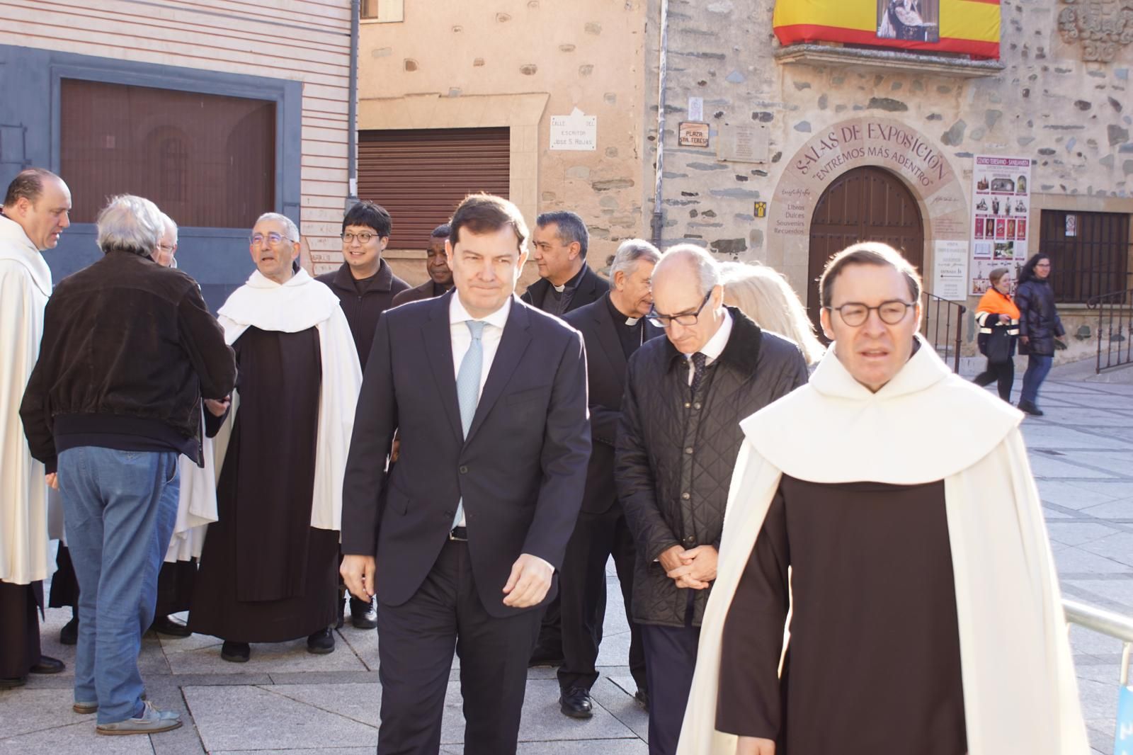 apertura-de-la-basilica-de-la-anunciacion-para-venerar-el-cuerpo-de-santa-teresa-en-alba-de-tormes-fotos-juanes-3