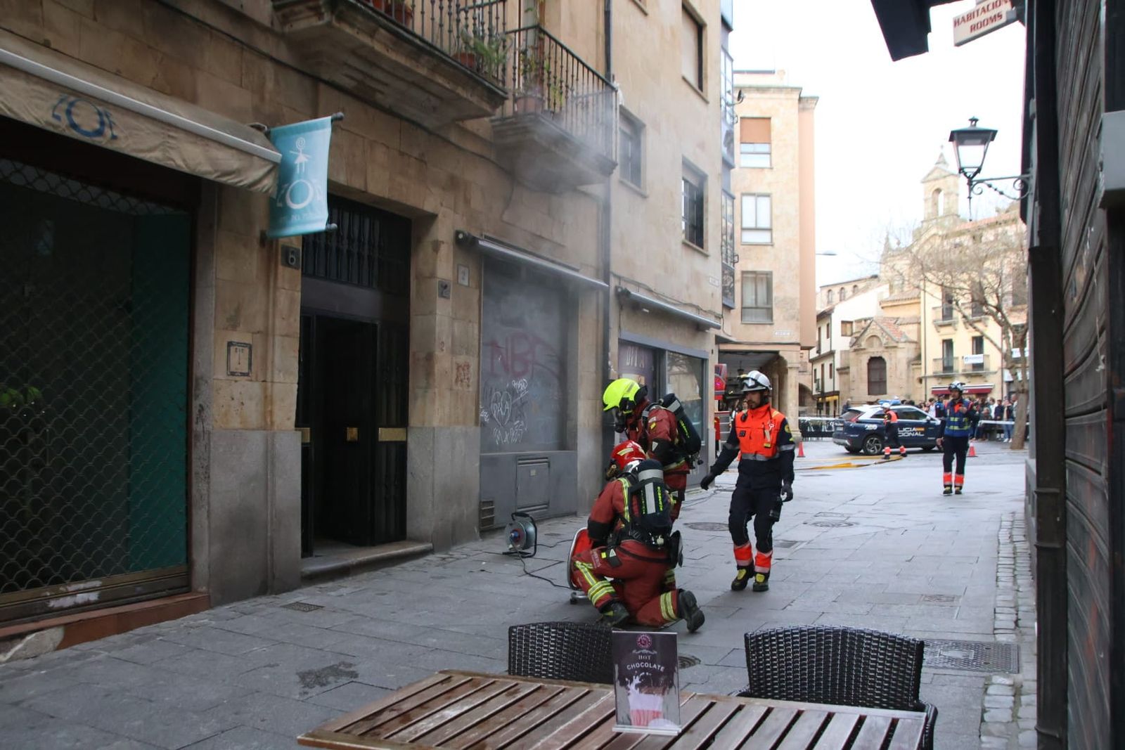 Corte en la calle Meléndez por una columna de humo