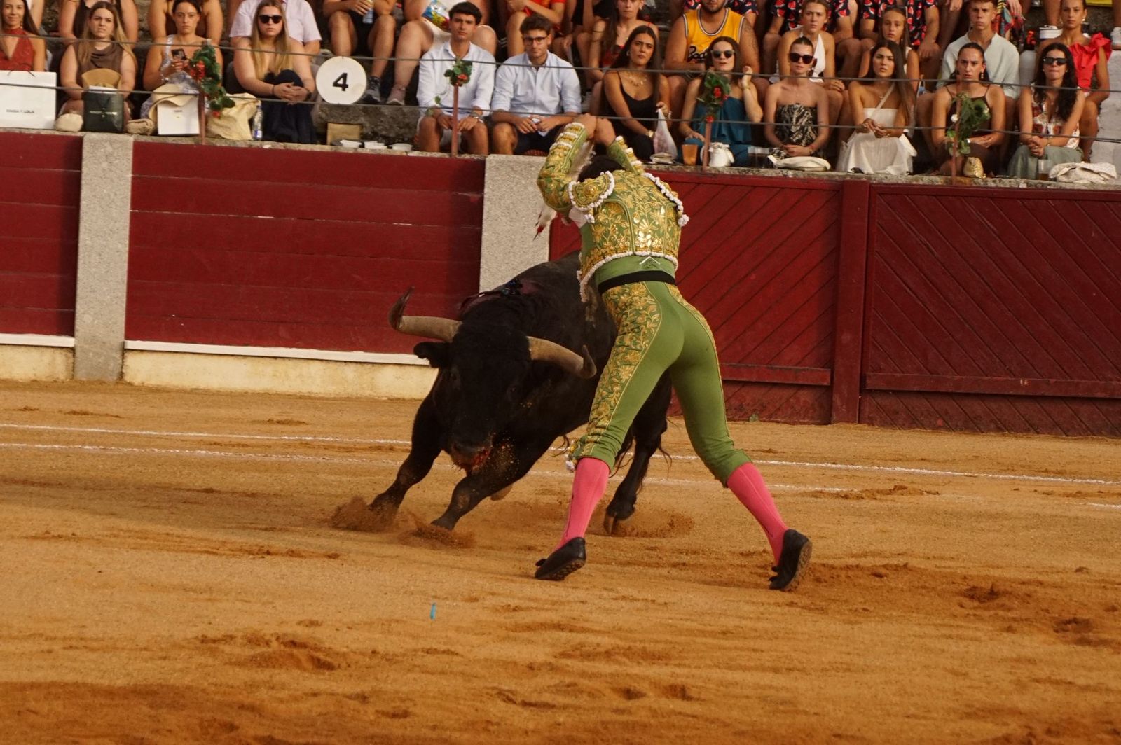 Javier Castaño se despide de Guijuelo y Damián Castaño, su hermano, e Ismael Martín salen a hombros en Guijuelo