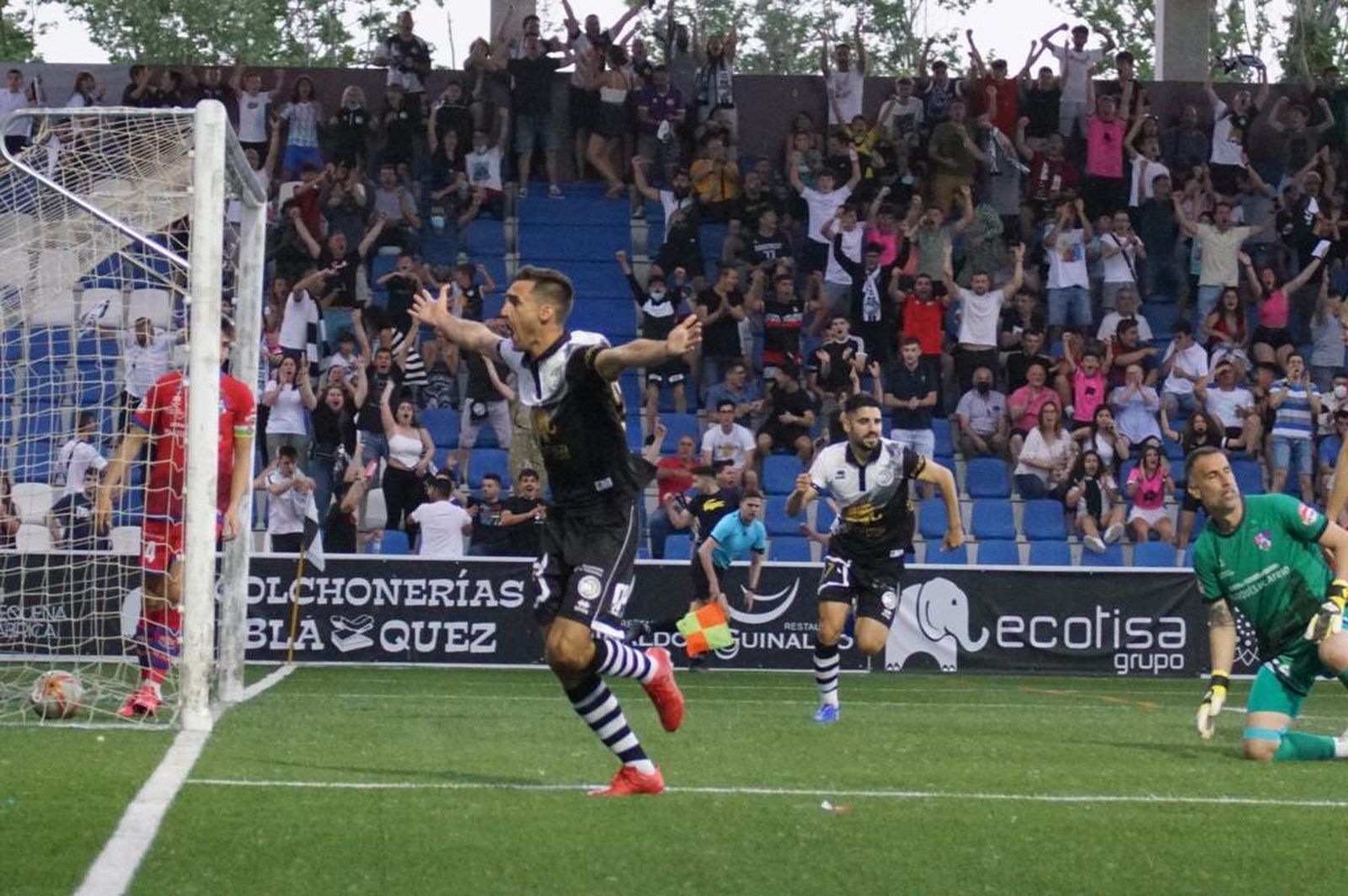 De Miguel celebra su gol ante el Calahorra | Foto: Salamanca 24 Horas
