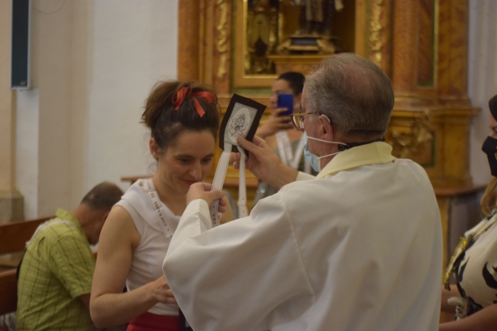 imposicion-de-escapularios-de-la-virgen-del-carmen-18