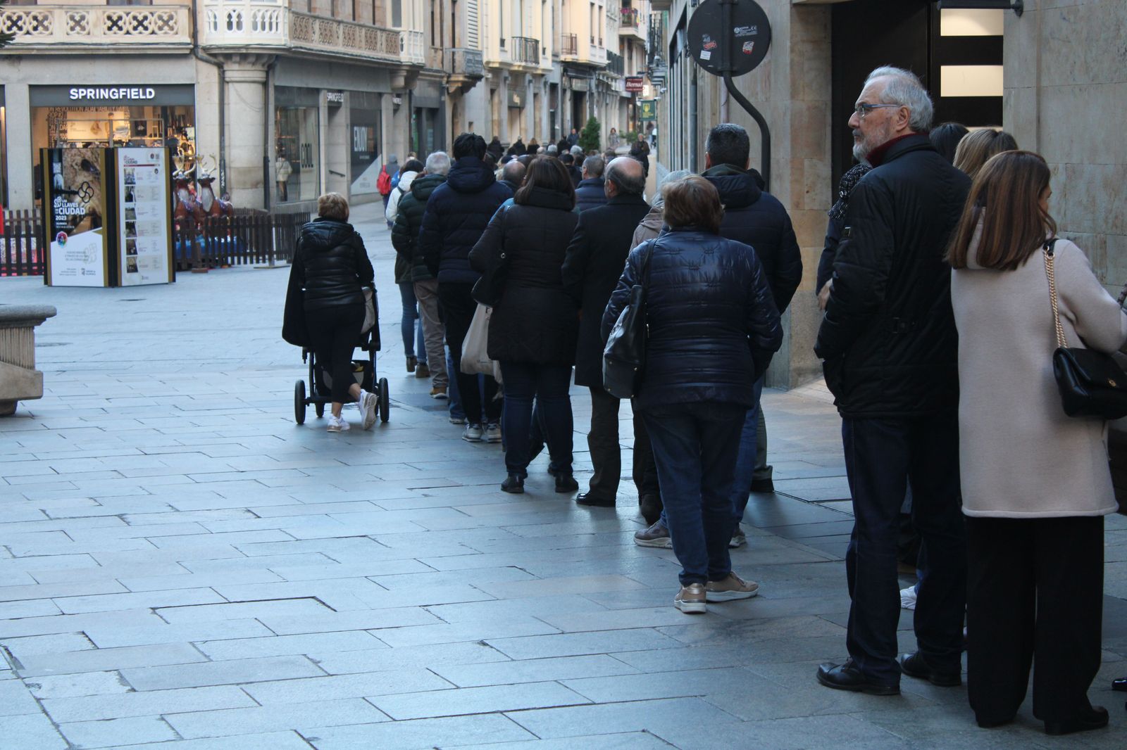 colas-en-la-plaza-del-liceo-para-comprar-la-loteria-6