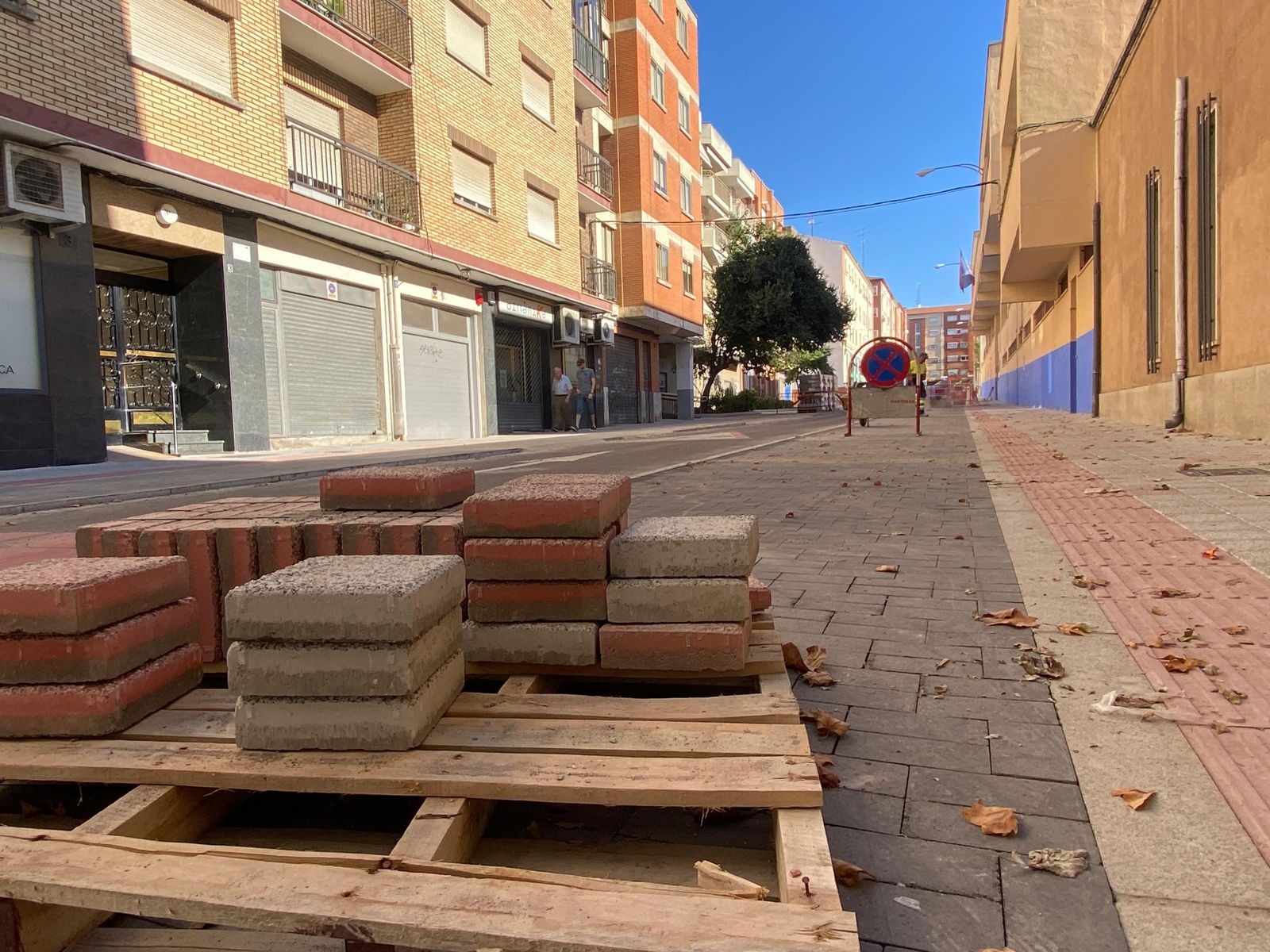 Obras en la calle Transportistas del barrio Vidal.