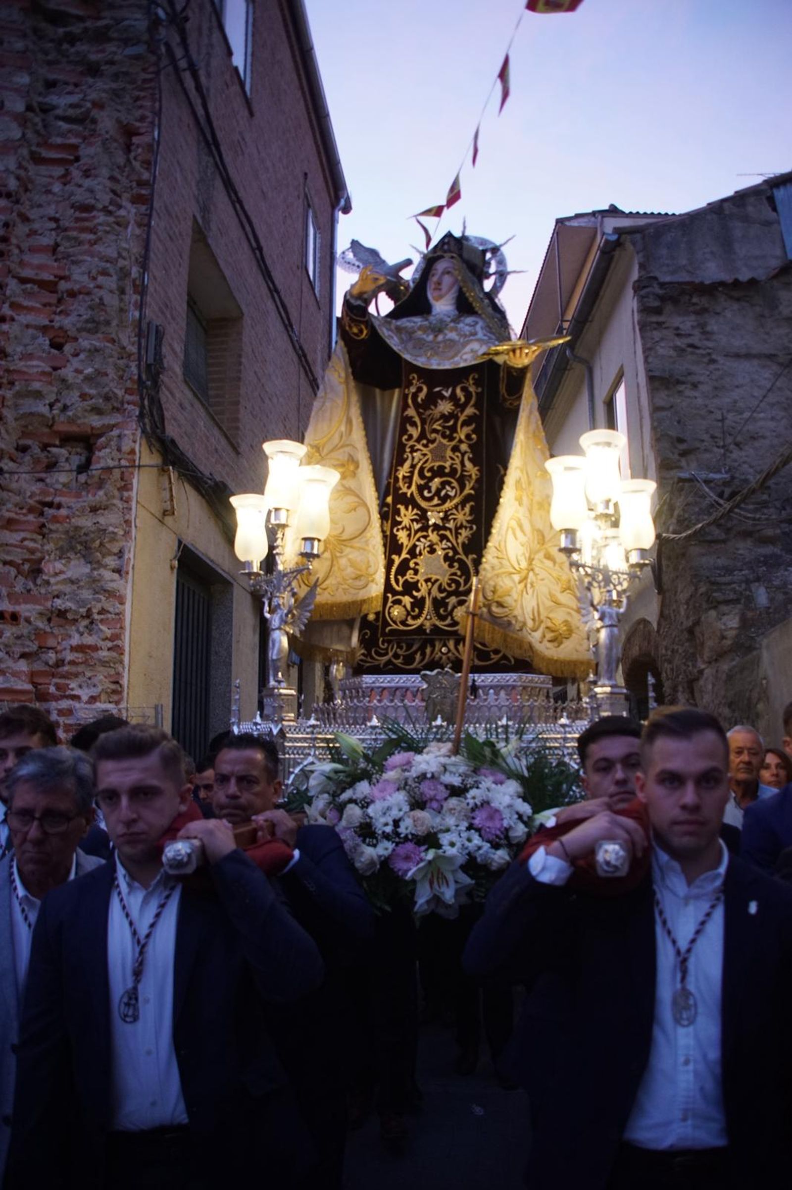 Procesión del regreso a clausura de Santa Teresa de Jesús