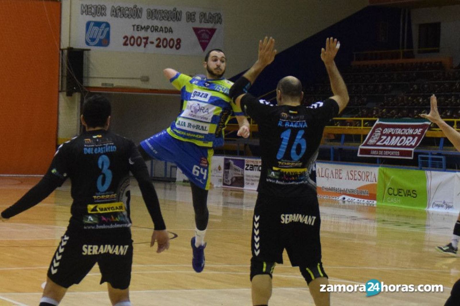 El BM Zamora inicia en Pontevedra su lucha por la permanencia