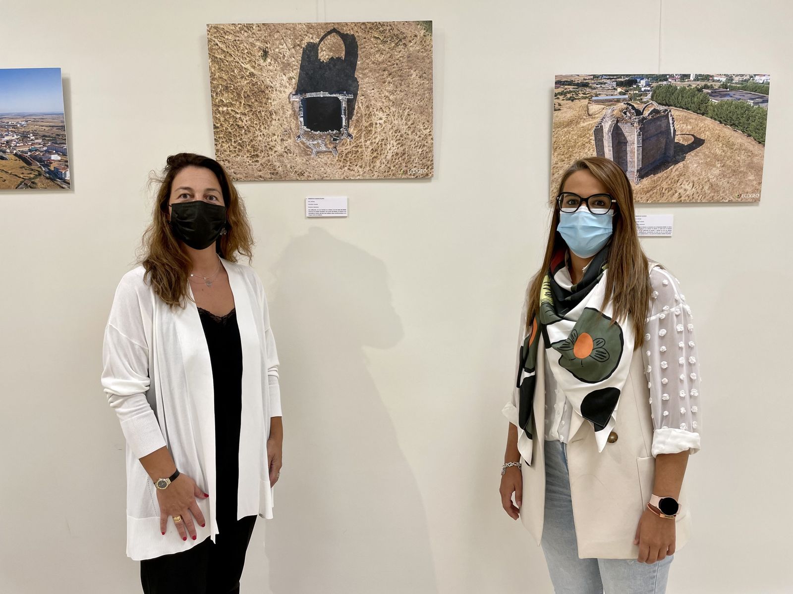 Las concejalas de Cultura y Medio Ambiente de Guijuelo, María Jesús Moro y Laura Martín