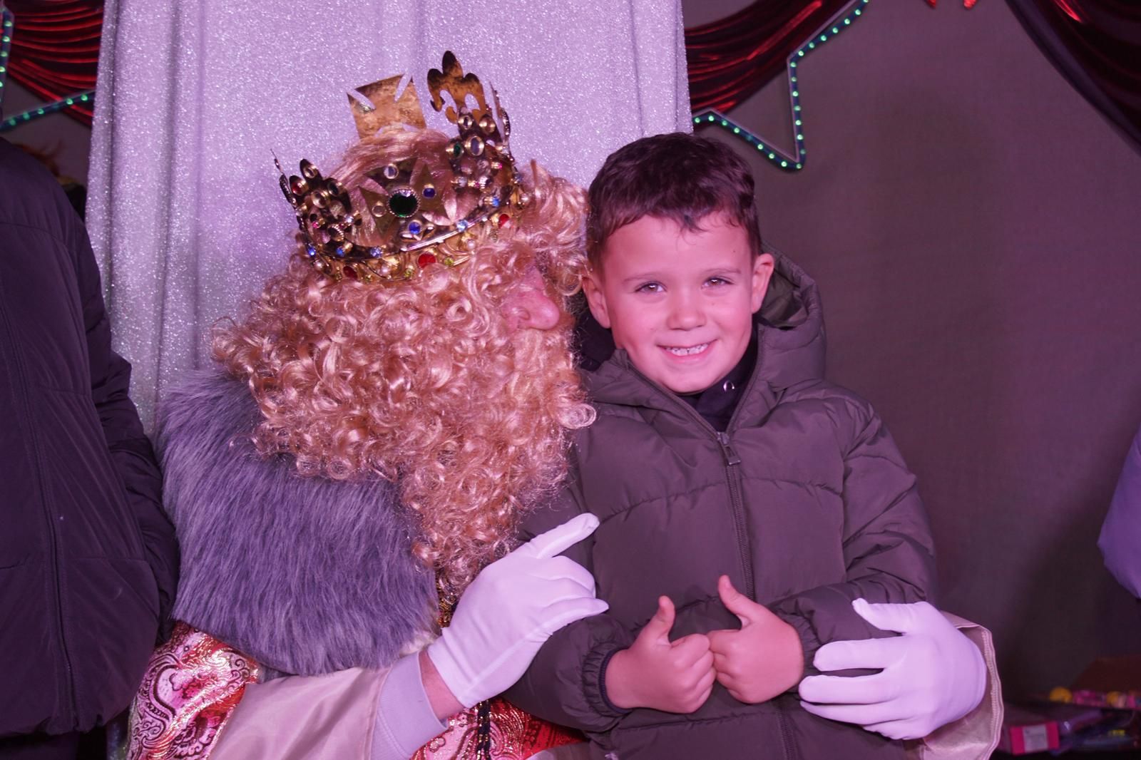 Los Reyes Magos reciben las cartas de los niños de El Encinar