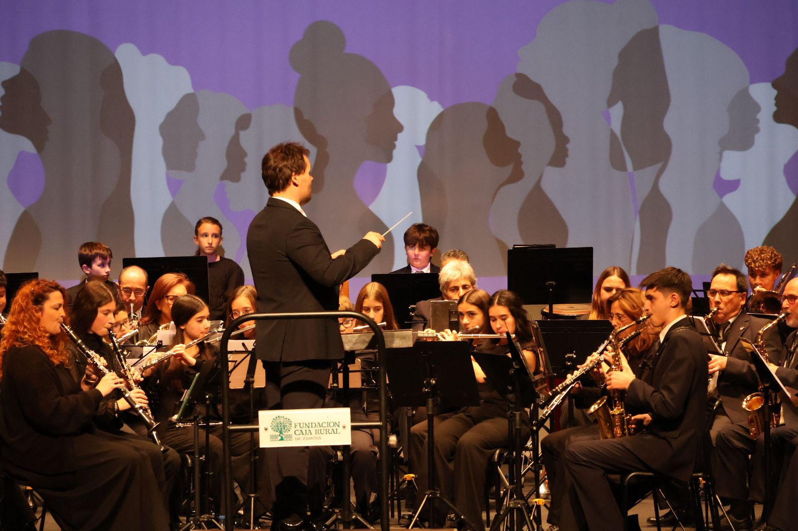 Concierto contra la Violencia de Género en el Ramos Carrión (22).JPG