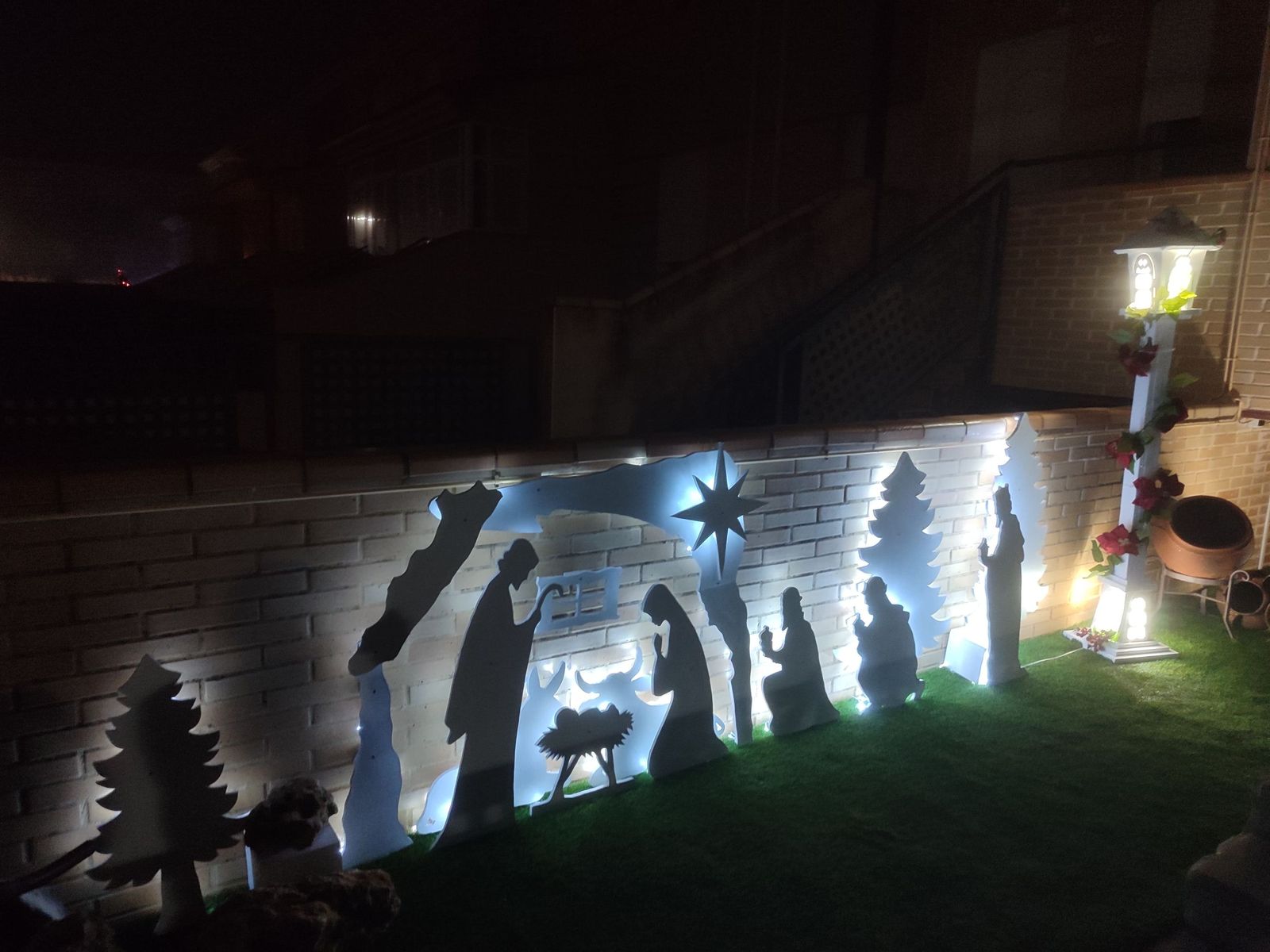 J.A.F.S.T. - Decoración navideña situada en una vivienda de Monterrubio de Armuña (5).jpg