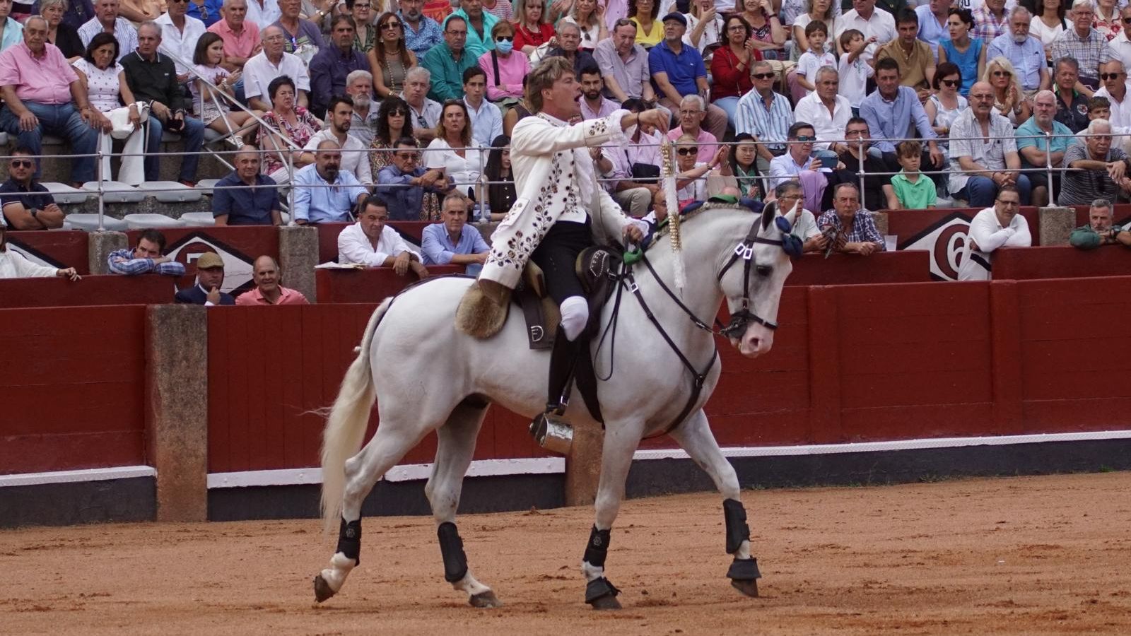 Rui Fernandes en el primer toro en su regreso a La Glorieta dos décadas después