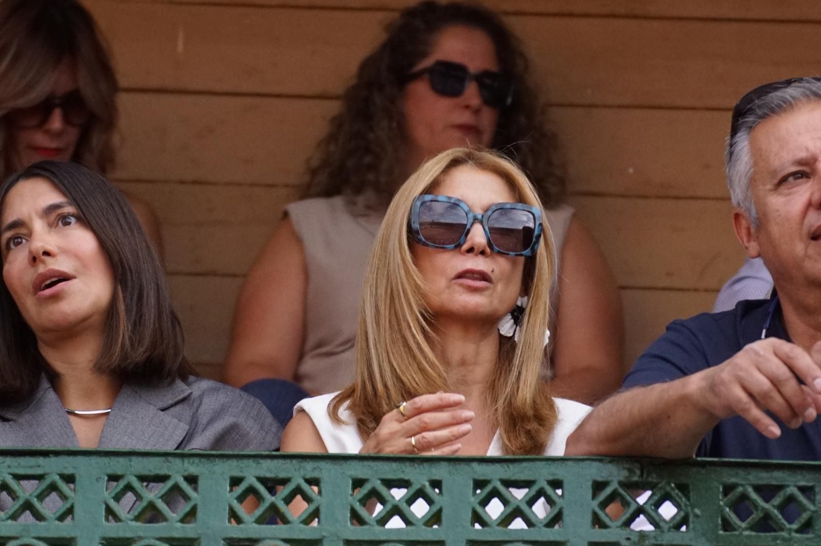 Expectación por ver los caballos de rejoneo en La Glorieta: imágenes del ambiente en los tendidos y en el patio de cuadrillas