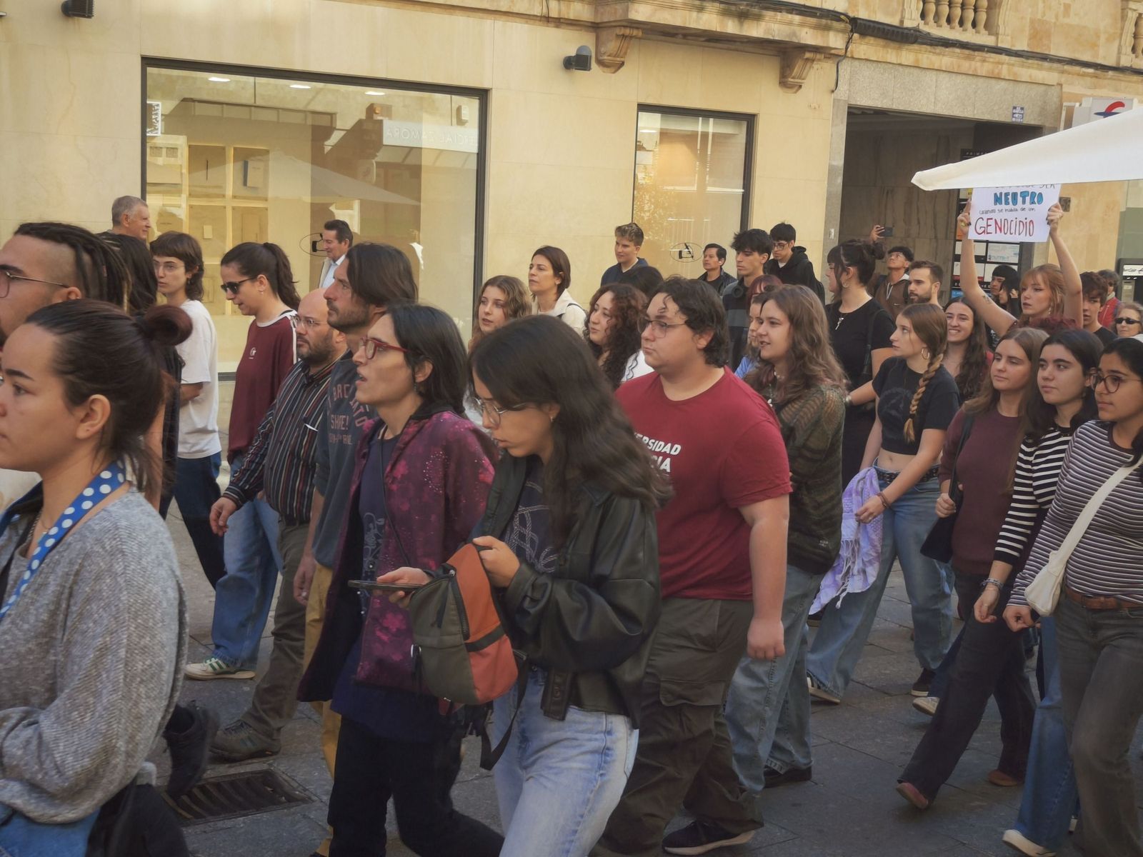 Los estudiantes de Salamanca recorren Salamanca alzando la voz por Palestina