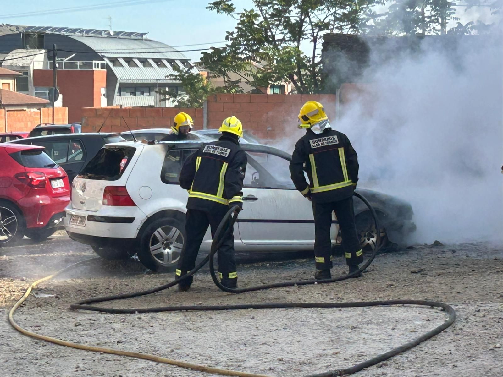 Incendio de un coche en Alba de Tormes