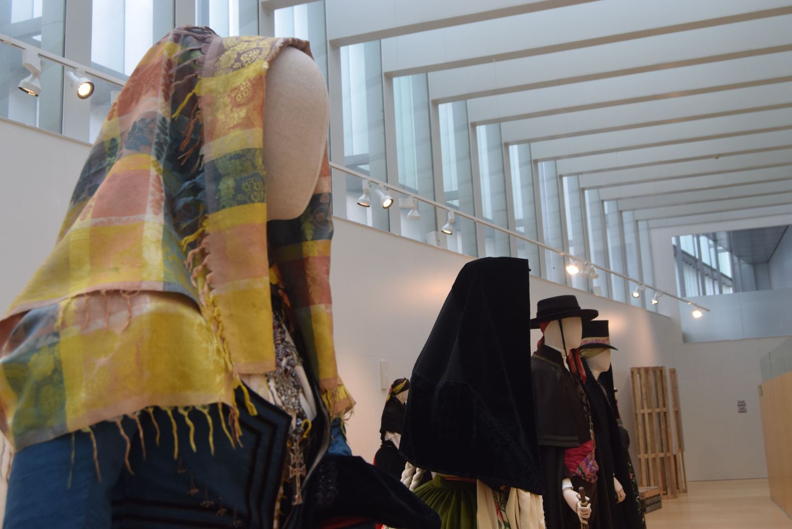 exposicion-de-trajes-regionales-grande-halago-13