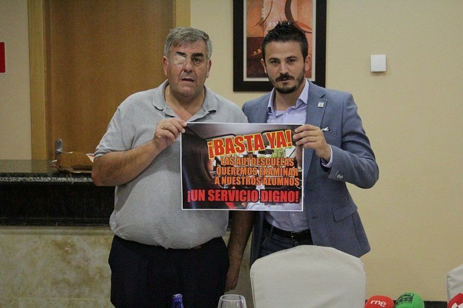 Las autoescuelas reclaman el fin de una huelga que les “está matando”