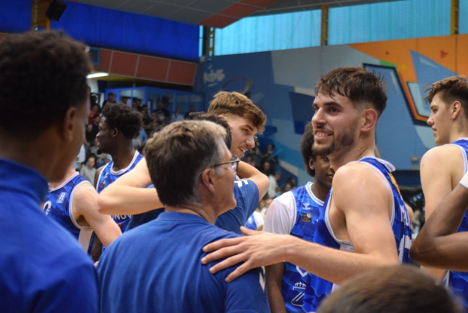 Toni Naspler celebra el ascenso a LEB Oro.