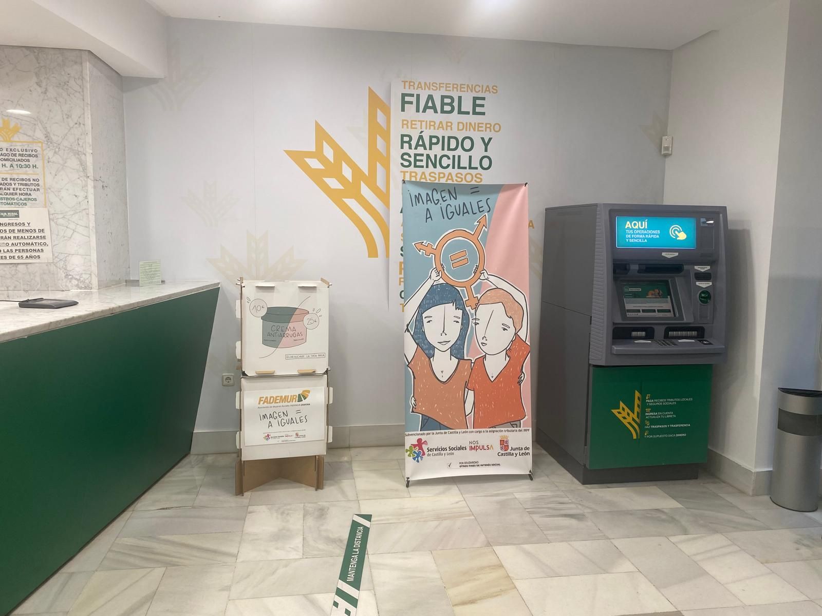 La exposición ‘Imagen = A iguales’ cierra sus puertas con éxito en las instalaciones de tres oficinas de Caja Rural