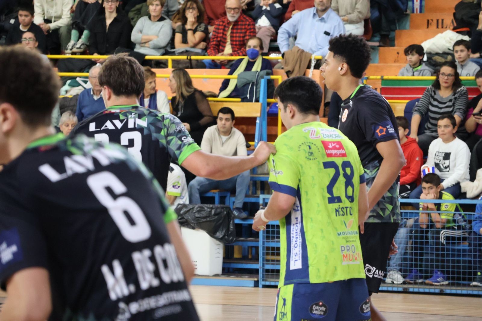 GALERÍA | Duelo de alturas entre el BM Zamora y el Torrelavega