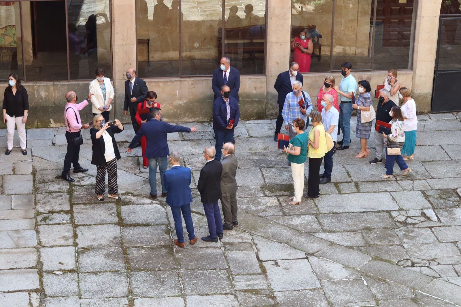 Universidad acto de entrega de las distinciones del año 2021 al Personal de Administración y Servicios (2)