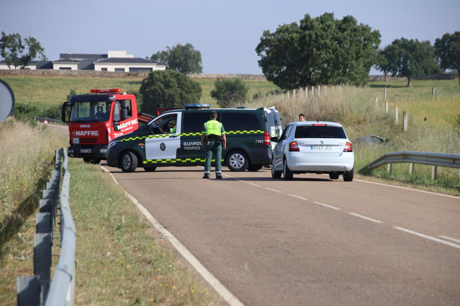 Dos heridos tras salirse de la vía de tres turismos en Huelmos de San Joaquín