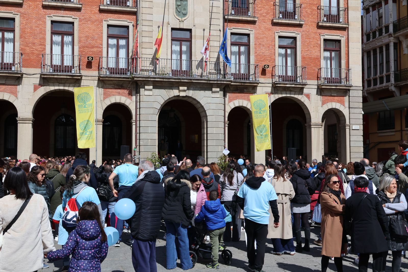 paseo-solidario-por-el-dia-mundial-del-autismo-en-zamora-33