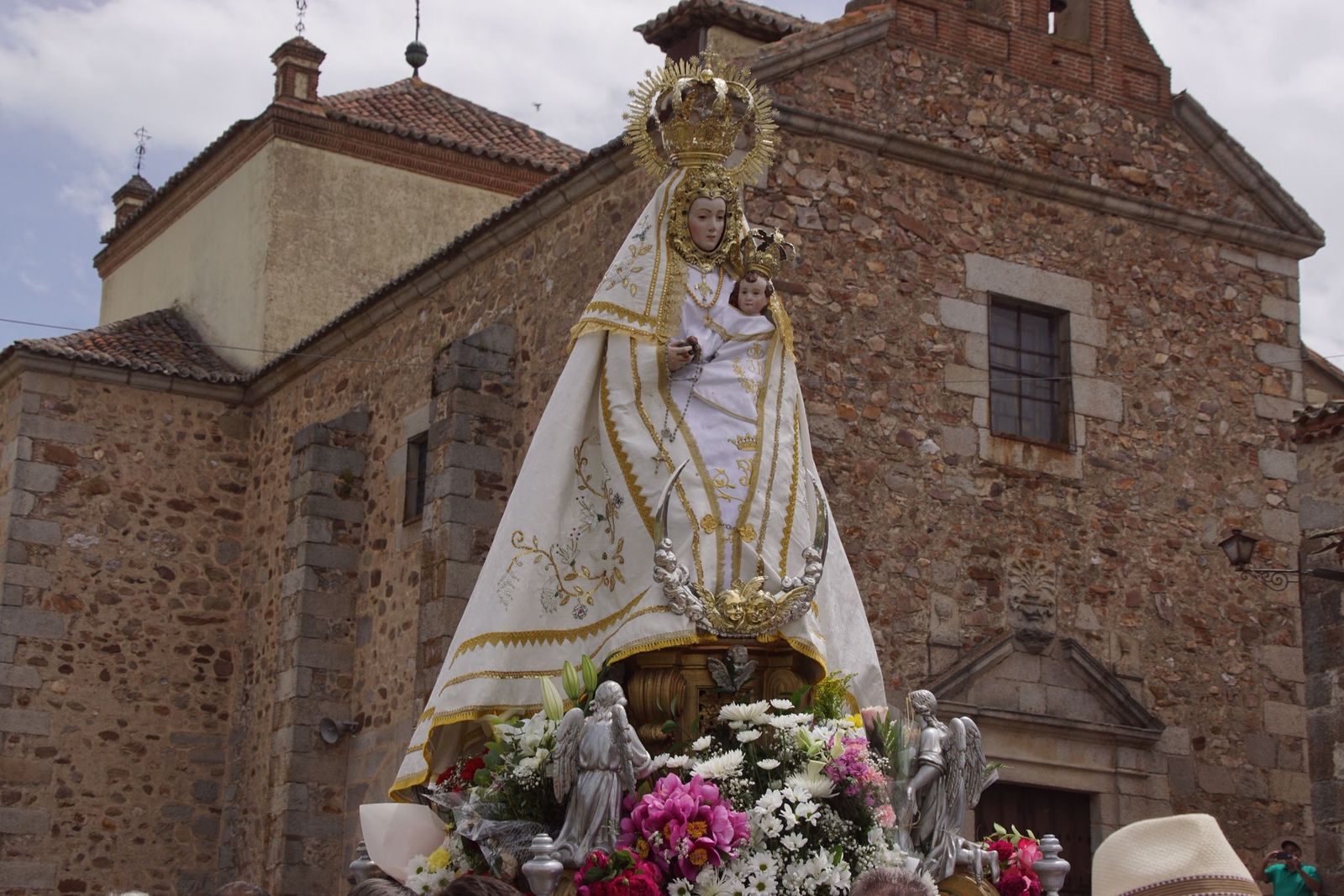 Valdejimena sale a los campos en su romería para honrar a su patrona