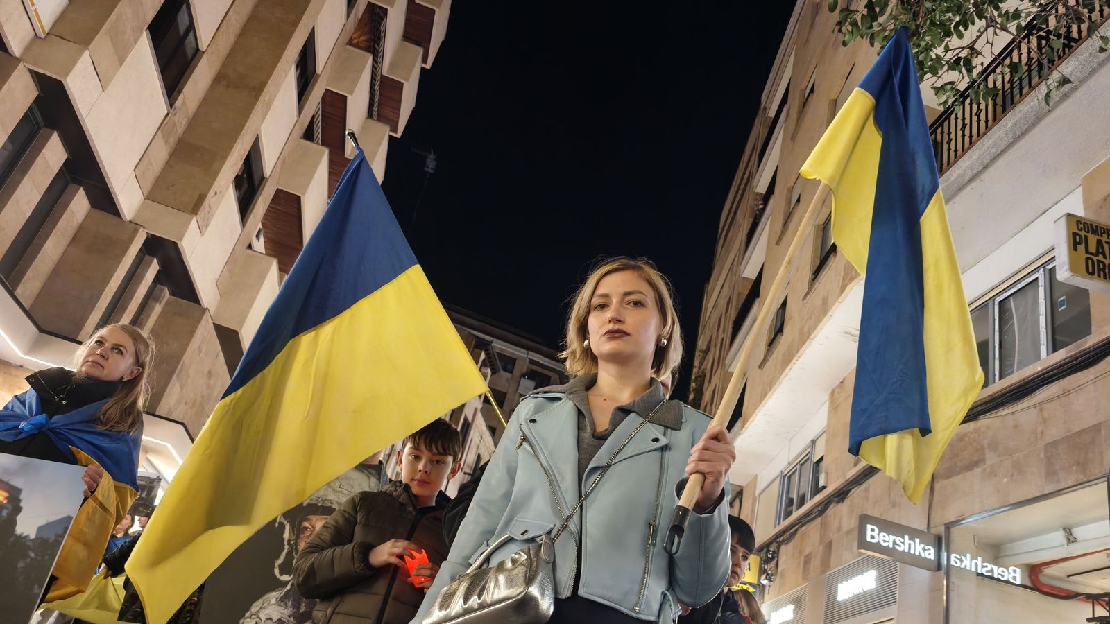 La Asociación de Ucranianos de Salamanca recorre la calles de la capital