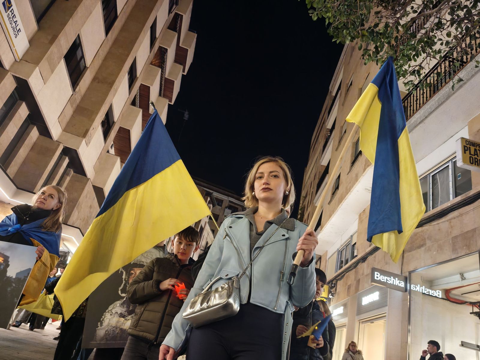 La Asociación de Ucranianos de Salamanca recorre la calles de la capital