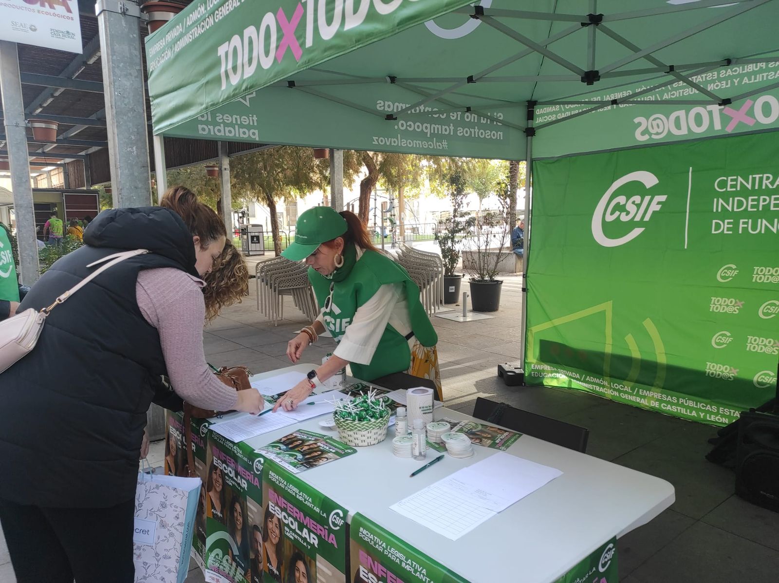 CSIF recoge firmas en Zamora para garantizar la presencia de enfermeras en los centros educativos