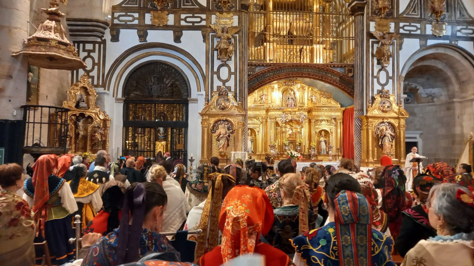 Misa Tradicional Zamorana en la iglesia de San Ildefonso